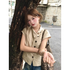 批发<b class='q'>日系</b>复古红斜排扣设计工装短袖衬衫女夏季百搭小个子气质正肩上衣