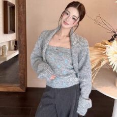 批发Y.JIA 伊嘉慵懒花边领阔型针织<b class='q'>毛衣</b>外套+撞色波点抹胸背心套装女