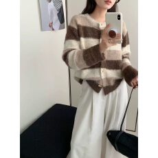 批发北欧时刻复古潮流条纹撞色针织<b class='q'>开衫</b>女26秋秋新款慵懒宽松毛衣外套