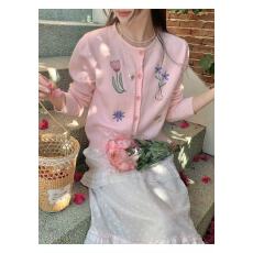 批发粉色刺绣<b class='q'>花朵</b>圆领长袖针织开衫毛衣女2026新款秋季气质<b class='q'>上衣</b>小个子