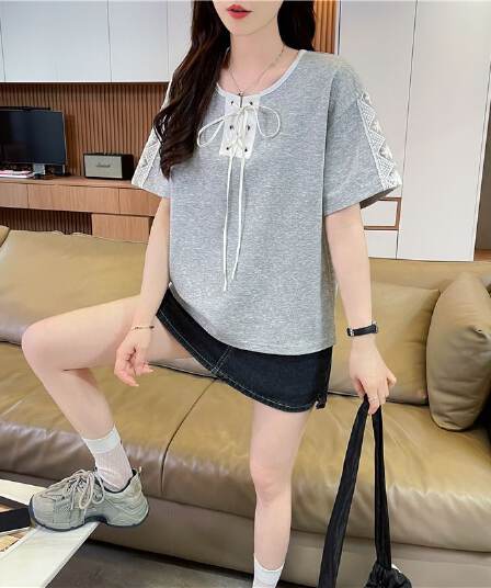 실사 2026 여름 새로운 POLO 칼라 싸움 플러그 색상 레이스 측면 장식 맨위 반팔 티셔츠 여성