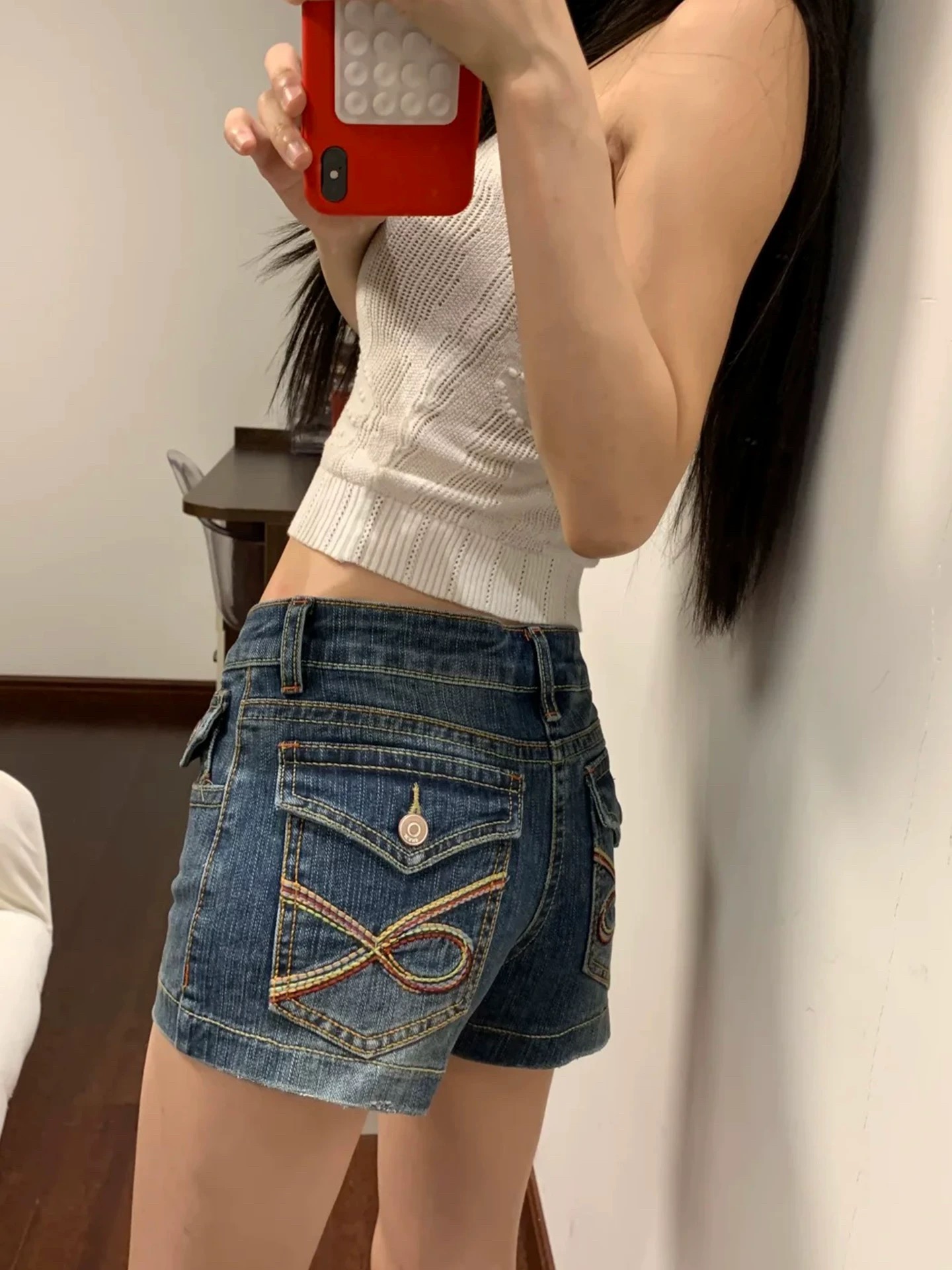 아메리칸 대나무 마디 곡물 다채로운 라인 자수 데님 반바지 여성 여름 새로운 로우 웨이스트 몸매 가꾸기 슬림해 보이는 타이트 스커트 핫걸 핫 바지