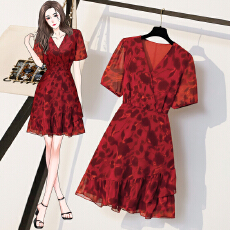批发实拍大码法式茶歇系2026年夏季新款胖M红色<b class='q'>碎花</b>连衣裙女度假<b class='q'>短裙</b>