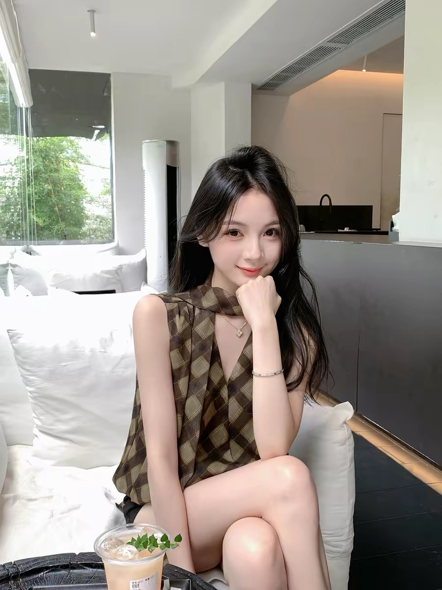 주 그래. 그래. 디자인 센스 V넥 체크무늬 쉬폰 블라우스 여성 셔츠 부드러운 바람 오프숄더 맨위 조기 봄 새로운 착용 가져 가라.