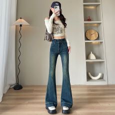 批发<b class='q'>修身</b>显瘦微喇<b class='q'>牛仔裤</b>女春季2026新款高腰复古怀旧设计感喇叭拖地裤