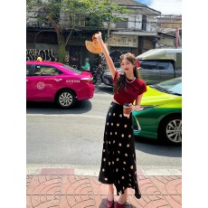 批发2026年春夏新款<b class='q'>山茶花</b>红色上衣松紧腰醋酸缎面半身长裙套装