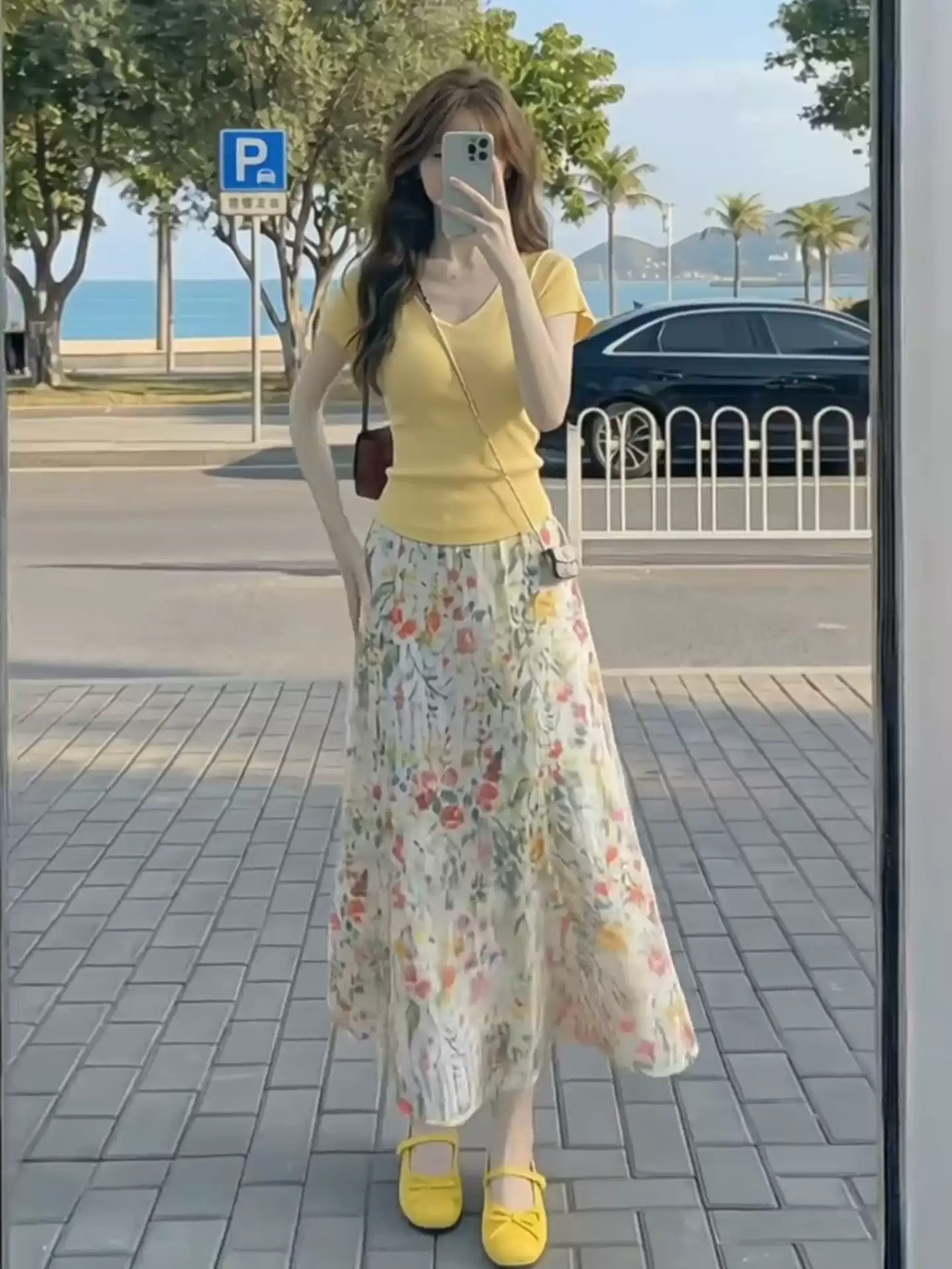 품격 전체 집합 ootd 착용 가져 가라. 여성 2026 년 봄 황색 V넥 반팔 티셔츠 꽃무늬 반신 치마 세트
