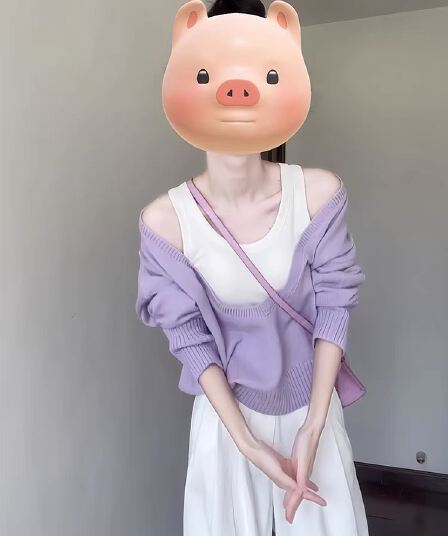 가을 켜기 새로운 2026 보라색 V넥 풀오버 스웨터 여자 가을 겨울 외출용 봄 가을 느긋한 바람 세 조각 세트