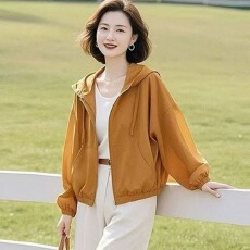 批发<b class='q'>短款</b>新款连帽2026夏季透气防晒服多巴胺薄款宽松小时尚百搭外套
