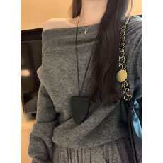批发高级感小众<b class='q'>一字肩</b>宽松针织衫女春秋季2025新款毛衣慵懒风斜肩<b class='q'>上衣</b>