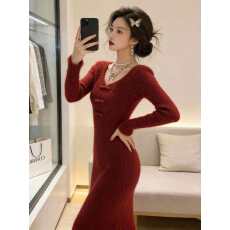 批发新中式战袍<b class='q'>红色</b>V领仿水貂绒连衣裙女秋冬小个子显身材礼服小红裙