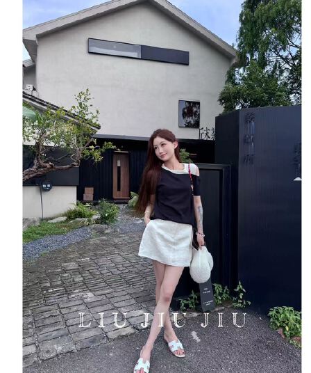 liujiujiu 한 부서 새로운 오프숄더 스트라이프 니트 반팔 맨위 여름 패션 슬림해 보이는 티셔츠 tx4324l