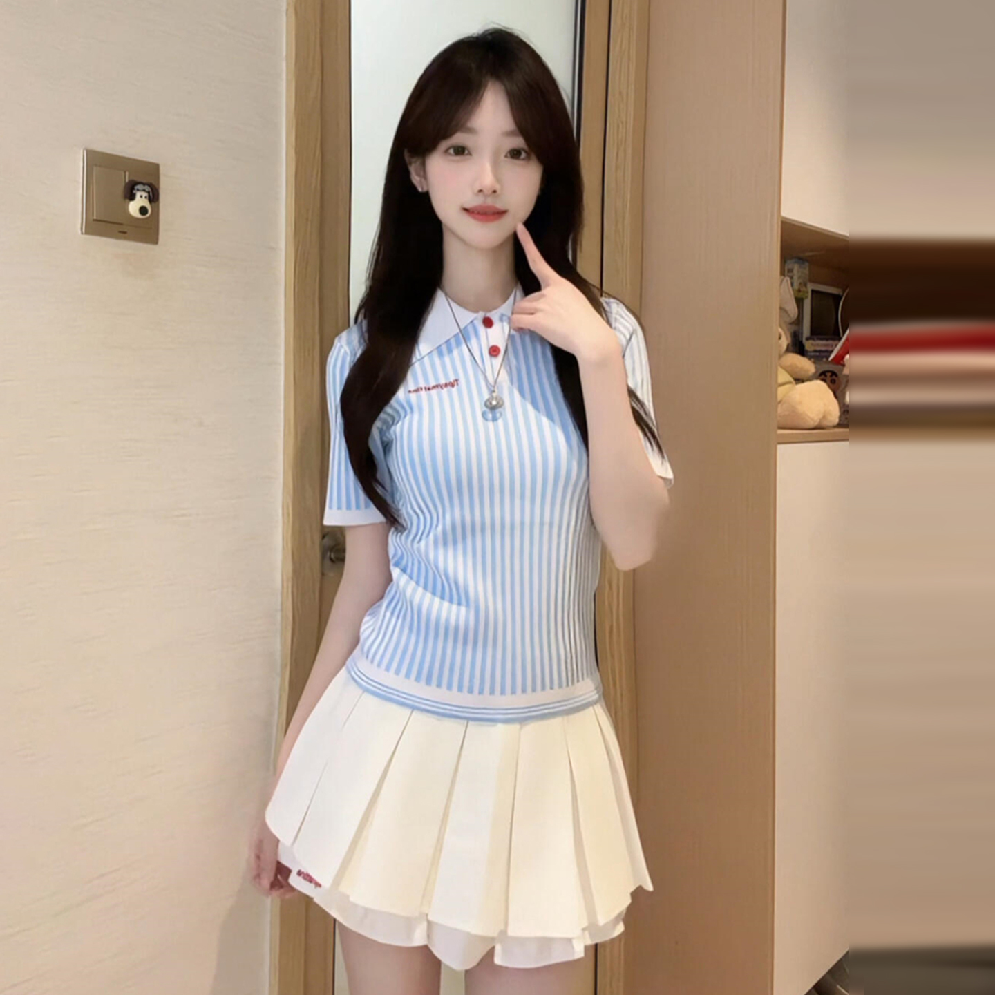 학원 스타일 POLO 칼라 스트라이프 긍정적 인 어깨 반팔 티셔츠 여성 여름 2026 새로운 허리 수축 슬림해 보이는 핫걸 쇼트 스타일 맨위