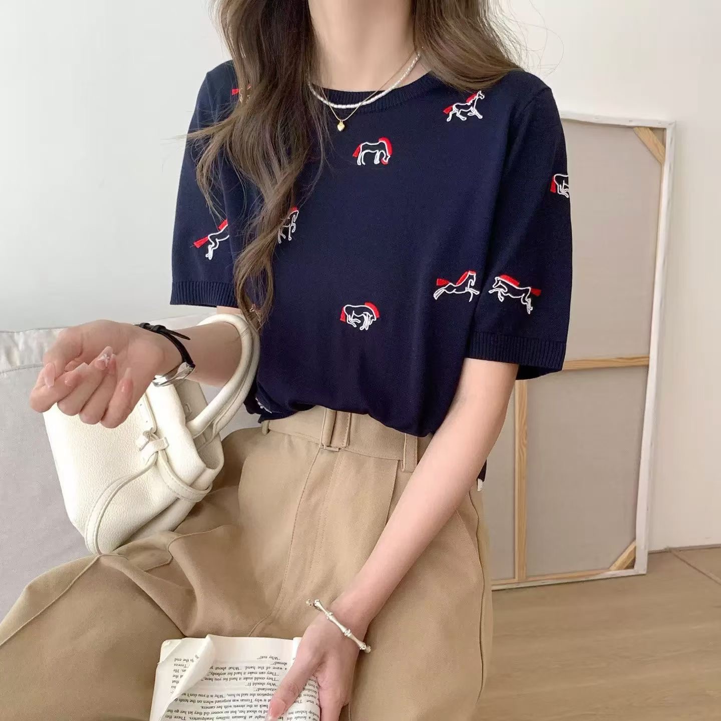 바람 말 셔츠 양모 무거운 작업 작은 말 자수 고급 센스 세련된 긍정적 인 어깨 라운드 넥 반팔 니트 스웨터 맨위 여성