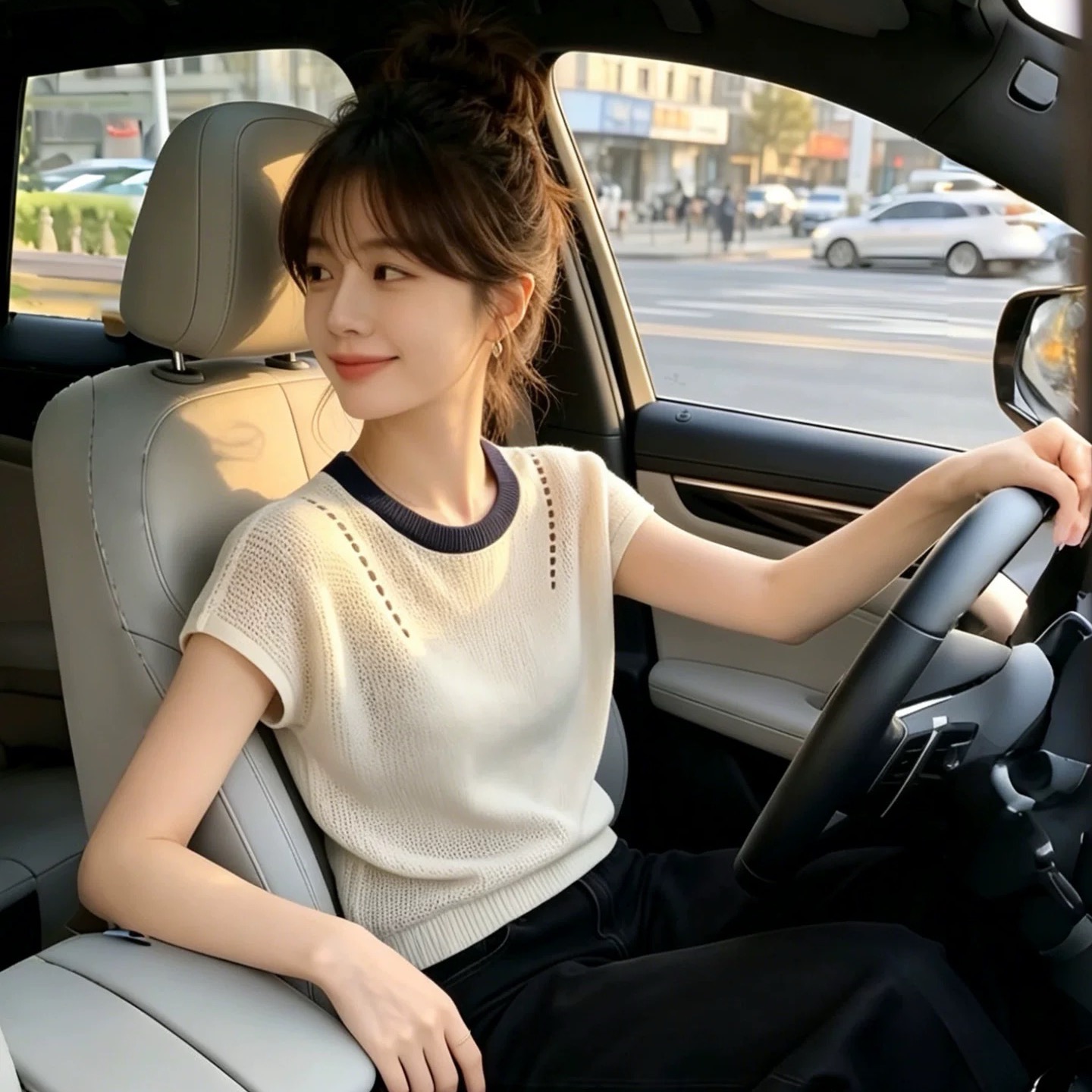 부드러운 베이지 색 홀로우 아웃 니트 긍정적 인 어깨 반팔 티셔츠 여성 2026 새로운 여름 프랑스식 사소한 아름다운 맨위