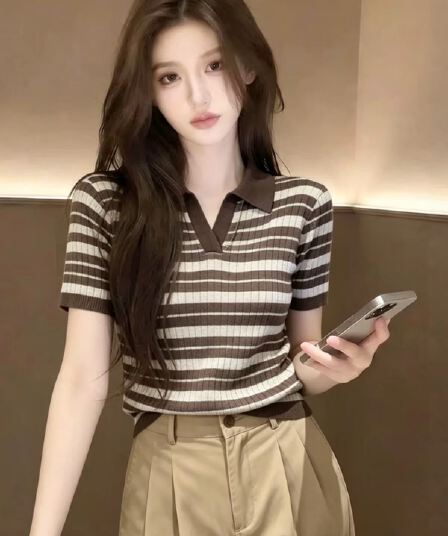 배색 스트라이프 POLO 칼라 얇은 스타일 니트 스웨터 여자 2026 새로운 여름 고유 한 아름다운 니트 반팔 맨위