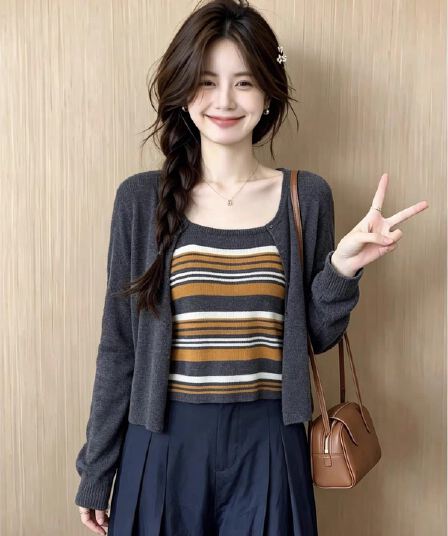 이른 가을 새로운 느슨함 센스 니트 긴 소매 오픈 가디건 여성 디자인 센스 스택 착용 배색 스트라이프 조끼 맨위 투피스 세트