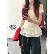 批发纯欲<b class='q'>蕾丝</b>花边下摆大U领正肩短袖<b class='q'>t</b><b class='q'>恤</b>女夏季设计感韩系修身收腰上衣