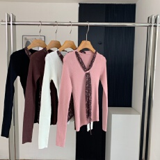 批发巨好看的秋冬气质丝带V领打底衫<b class='q'>女</b>内搭<b class='q'>毛衣</b>高端小资长袖针织上衣