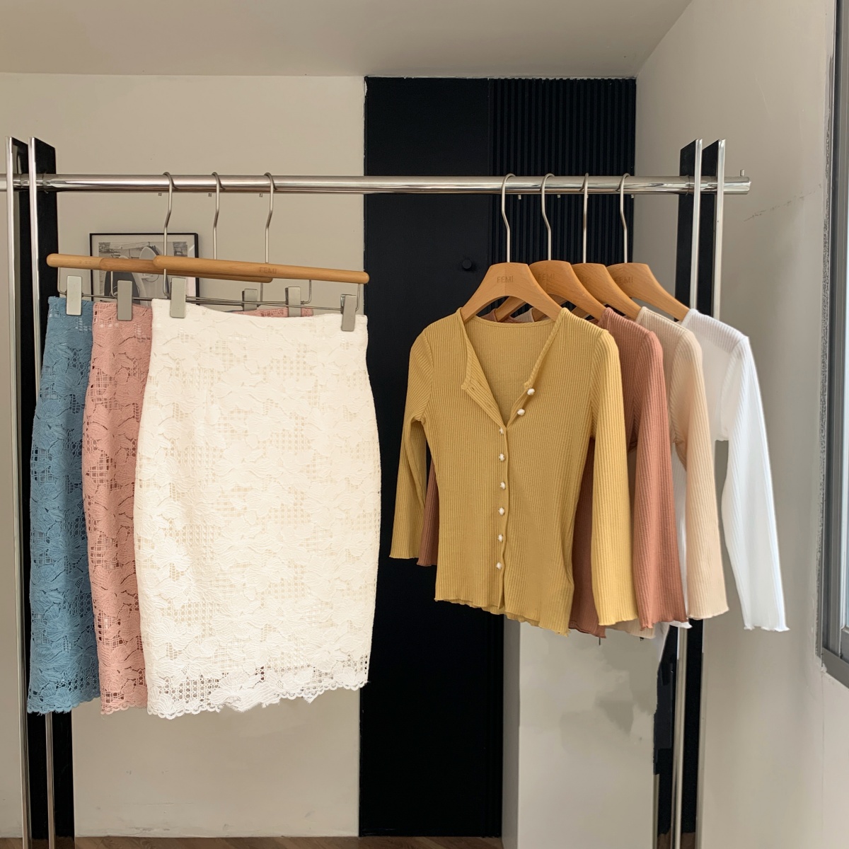 the swan 부문 피닉스 빛 럭셔리 한자 오 아름다움 포인트 골드 진주 버클 몸매 가꾸기 오픈 가디건 니트 맨위 레이스 반 스커트