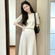 批发时尚套装女2026今年夏季新款洋气显瘦针织上衣百褶<b class='q'>半身裙</b>两件套潮