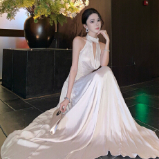 批发法式浪漫香槟色挂脖连衣裙长款深V性感小众晚<b class='q'>礼服</b>收腰<b class='q'>长裙</b>