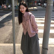 批发韩系复古粉色超好看条纹衬衫<b class='q'>女</b>春季宽松设计感百搭慵懒休闲外套<b class='q'>女</b>
