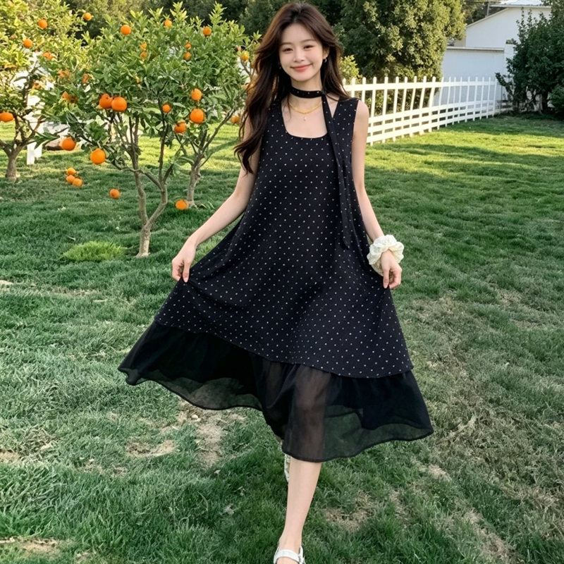 검정색 빛 요리 한 바람 핫걸 슬림해 보이는 품격 도트 무늬 조끼 롱 스커트 새로운 고급 센스 불규칙 여성 드레스 여름