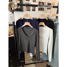 批发实拍法式贴身V领长袖T恤女秋冬正肩紧身<b class='q'>打底衫</b>简约基础款纯色上衣