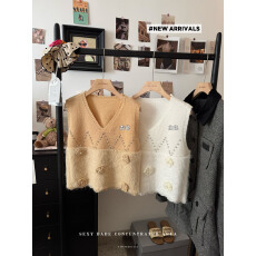 批发实拍~冬季新款<b class='q'>甜美</b>减龄仿貂绒针织钉珠外搭马甲百搭无袖背心上衣