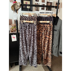 批发实拍~冬季新款复古小众高级感豹纹直筒牛仔<b class='q'>裤</b>女宽松拖地长<b class='q'>裤</b>