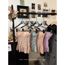 批发实拍 秋<b class='q'>冬</b>蕾丝拼接波点纯欲抹胸内搭设计感无袖短款外穿上衣