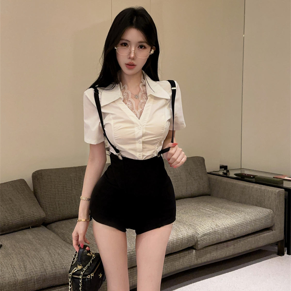 辣妹套装纯欲性感v领蕾丝短袖衬衫气质上衣收腰背带短裤  服裝批發女裝批發服飾貨源