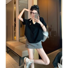 批发v领黑色<b class='q'>短袖</b>t恤女夏季小众设计感宽松休闲美式polo衫小个子上衣潮