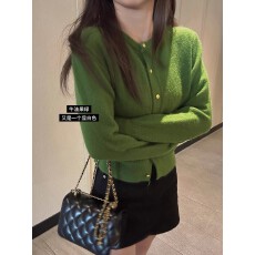 批发新款韩版小金扣开<b class='q'>衫</b>毛衣女秋冬款气质高级感针织<b class='q'>衫</b>外套打底内搭