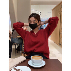 批发显白暗红色V领毛衣女秋冬外穿显瘦<b class='q'>宽松</b>软糯本命年内搭针织衫上衣