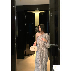 批发<b class='q'>实拍</b>实价  复古气质设计感印花度假端庒老钱连衣裙