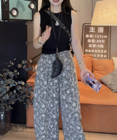 여름 외출용 리브 민소매 검정색 라운드 넥 뒤로 심장 안에 가져 가라. 바지 세트