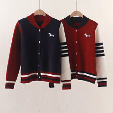 批发秋冬新款学院风撞色小狗刺绣针织开衫棒球服毛衣上衣圆领拼色外套