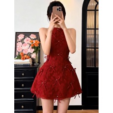 批发红色挂脖蕾丝圣诞<b class='q'>连衣裙</b>2026春夏新款高级感年会礼服短款裙子女装