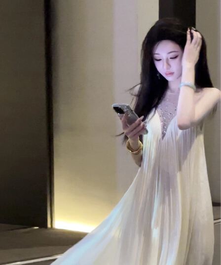 부드러운 바람 품격 명문 여성 다이아몬드 세팅 민소매 드레스 2026 여름 새로운 해변가 휴가 아름다운 롱 스커트 여성 의류