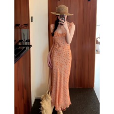 特别漂亮掐腰橙色波点连衣裙女夏2026正流行无袖低领多巴胺长裙子