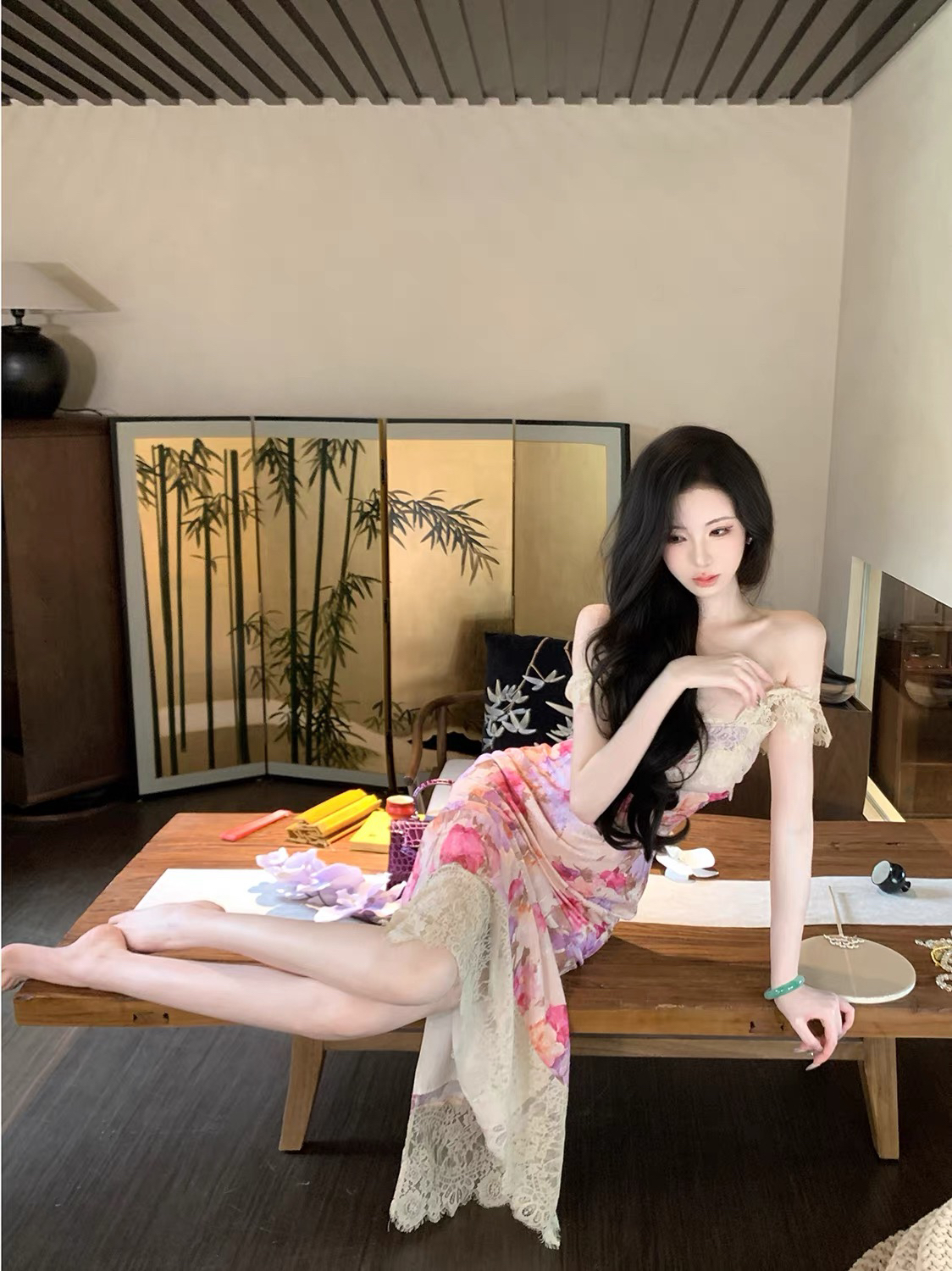 우아한 조 하느님 뒷 정원 여름 프랑스식 보라색 유화 장미 헤일로 염색 레이스 전단 꽃 점프 슈트 롱 스커트
