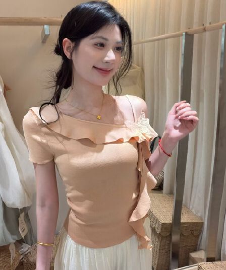2026 여름 Chic 매우 요정 얇은 스타일 프랑스식 프릴 오프숄더 비스듬한 어깨 레이스업 반팔 티셔츠 여성 셔츠 여성