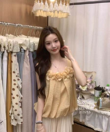 2026 봄 여름 새로운 디자인 센스 3 차원 레이스 꽃밭 루즈핏 연령 감소 캐미솔 맨위 여성