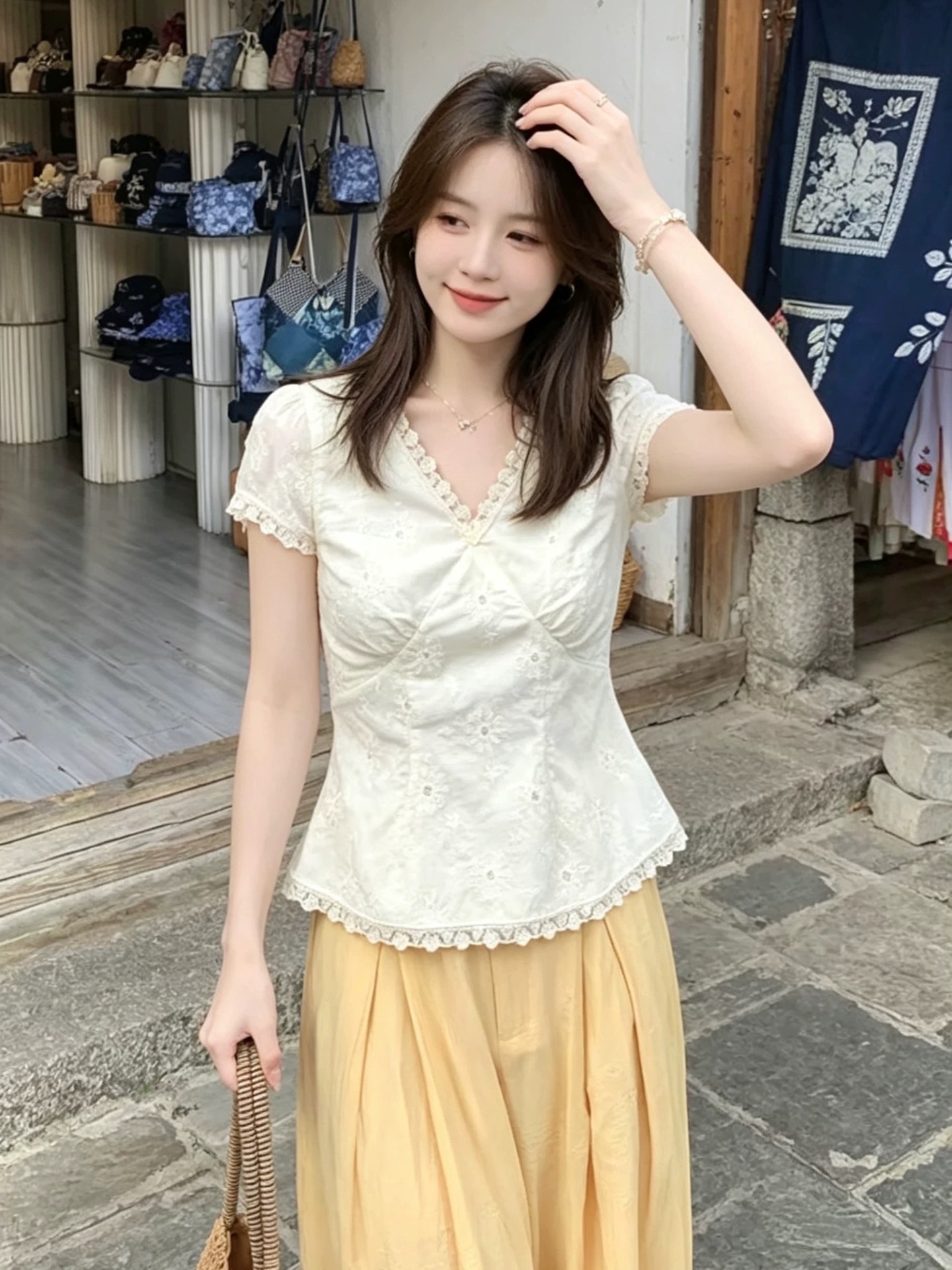 한 부서 여름 소녀 자이언트 잘 생긴 ~ 중 레이스 맨위 여성 2026 여름 새로운 쉬폰 작은 셔츠 디자인 센스 작은 대중