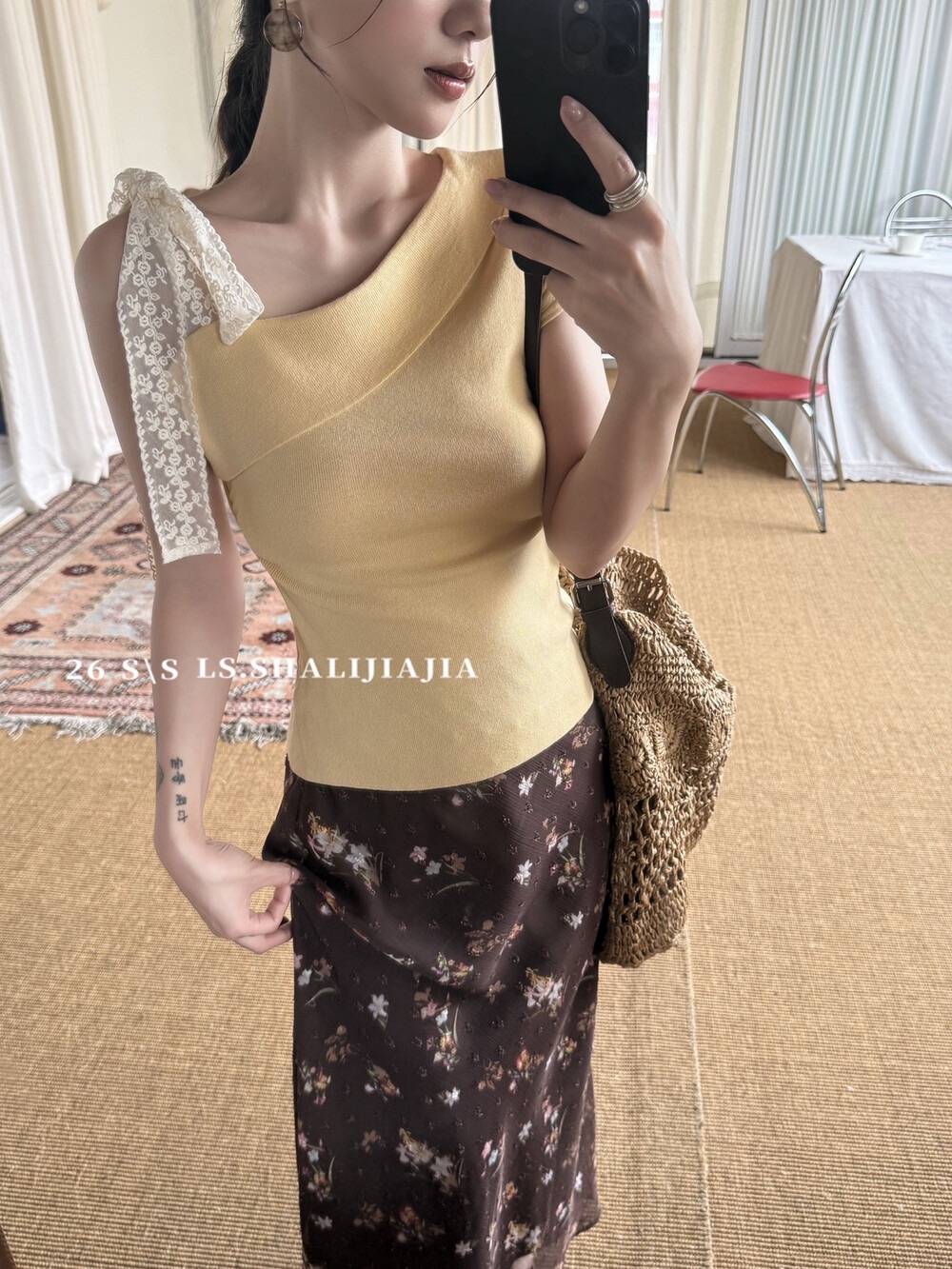 여름 몸매 가꾸기 슬림해 보이는 니트 순수한 욕망 핫걸 레이스 조각 나비 매듭 비스듬한 칼라 오프숄더 반팔 티셔츠 맨위 여성