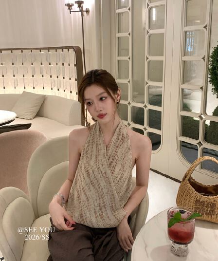 여름 새로운 디자인 센스 작은 대중 V넥 슬림해 보이는 민소매 맨위 레트로 꽃무늬 행침 목 캐미솔
