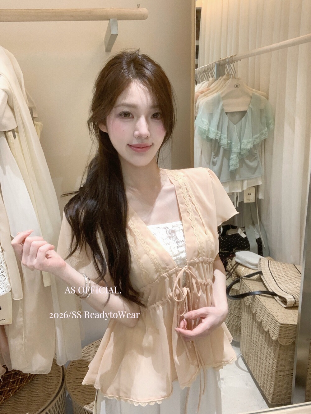 2026 년 새로운 레이스 레이스 여성 셔츠 사소한 Chic 아름다운 V넥 루즈핏 반팔 맨위 여성
