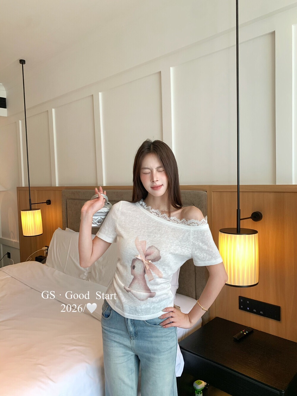 여름 새로운 한 부서 부드러운 바람 토끼 프린트 비스듬한 어깨 티셔츠 여성 레이스 조각 오프숄더 반팔 맨위 여성